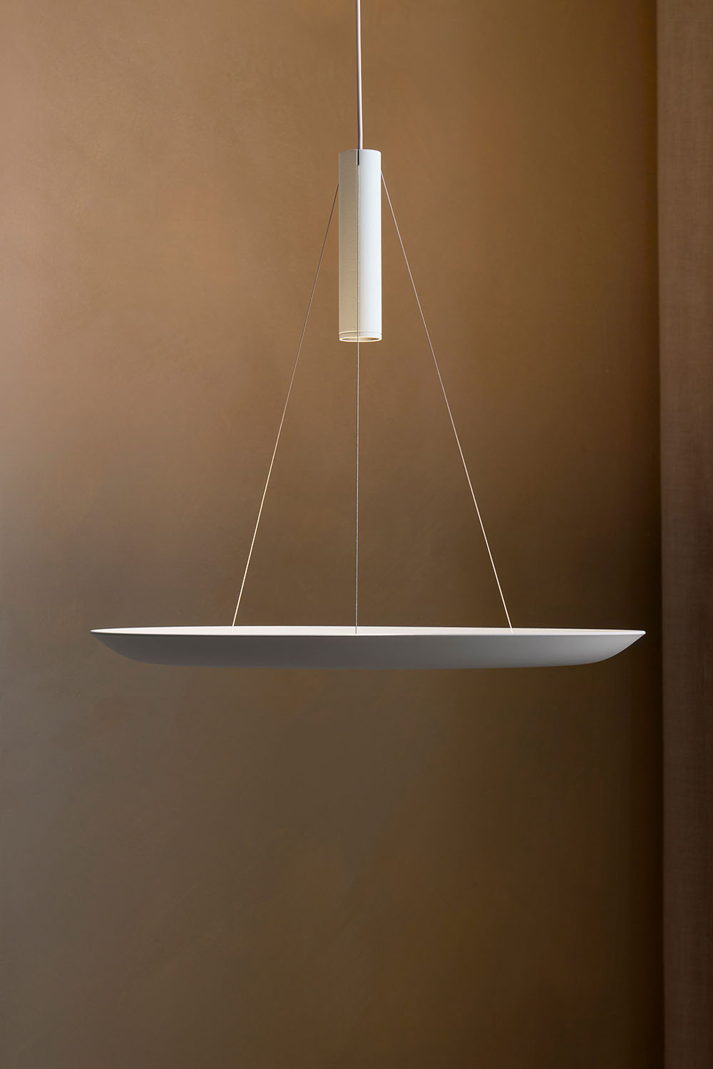 Víctor Carrasco diseña Tray, nueva luminaria de Arkoslight