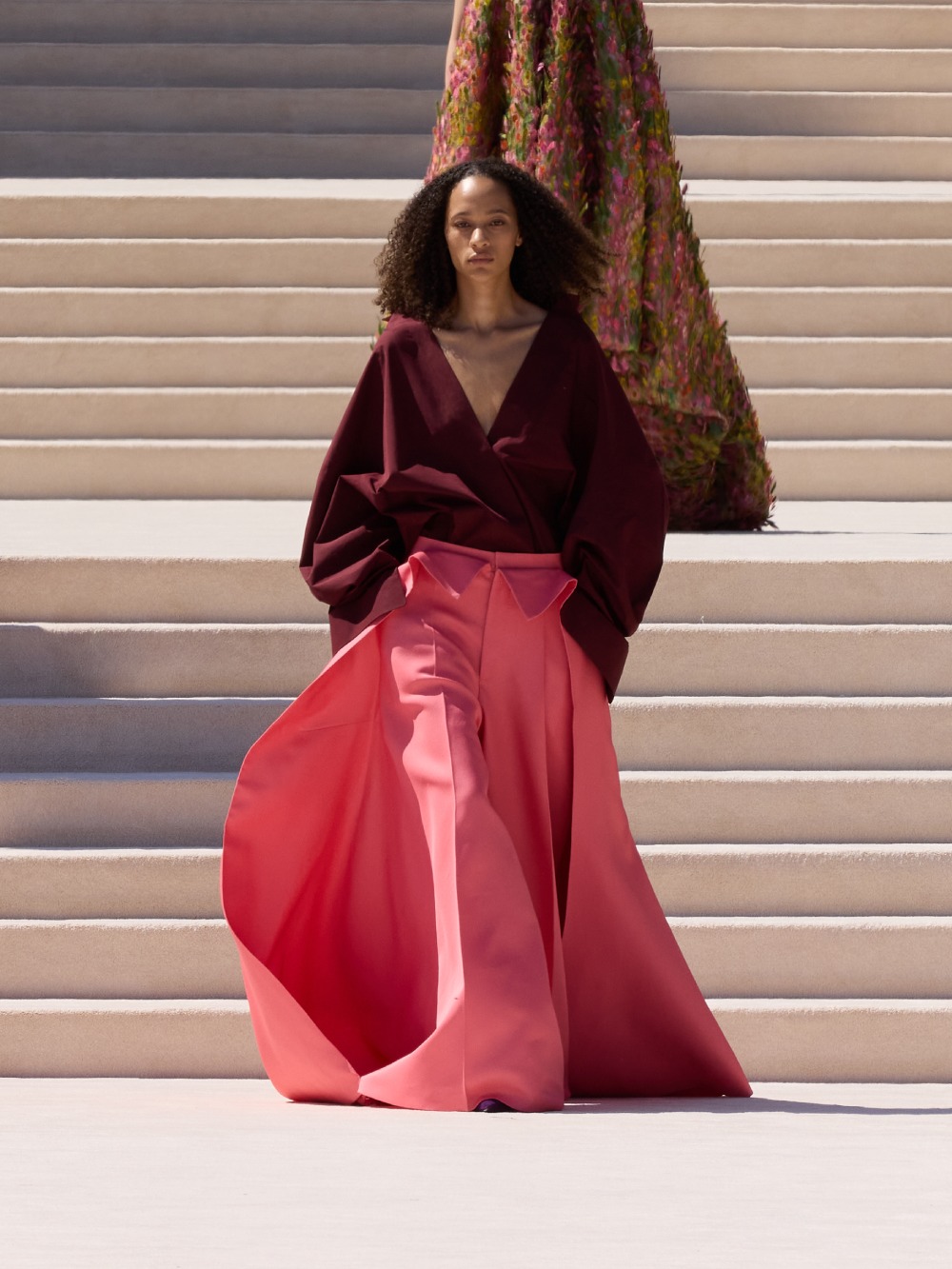 Balenciaga vuelve a su costura clásica, pero con un twist