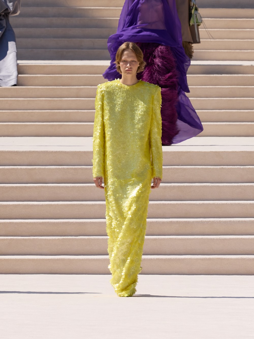 Balenciaga vuelve a su costura clásica, pero con un twist