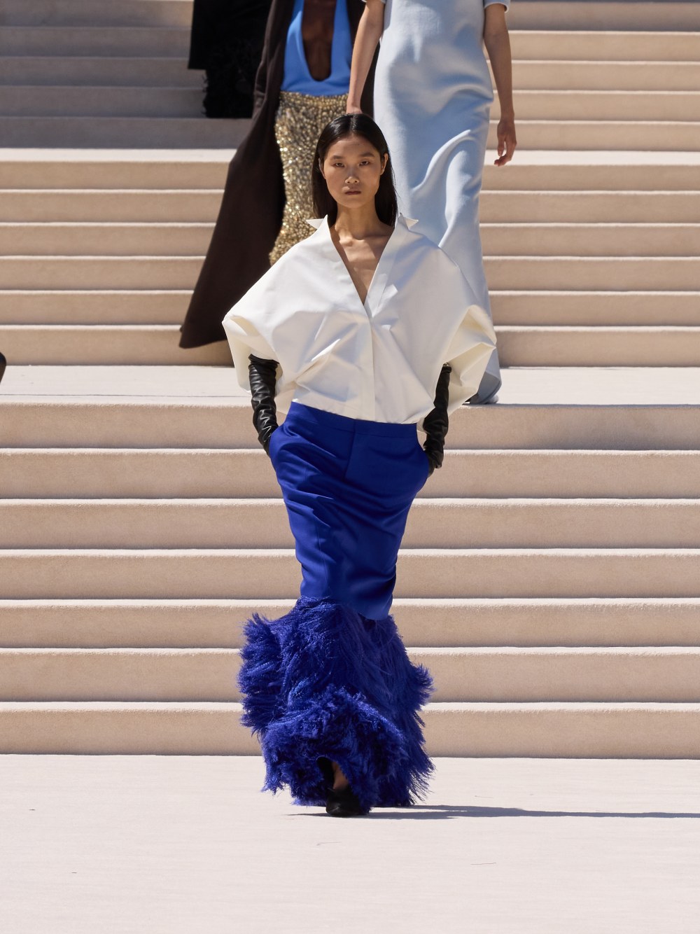 Balenciaga vuelve a su costura clásica, pero con un twist