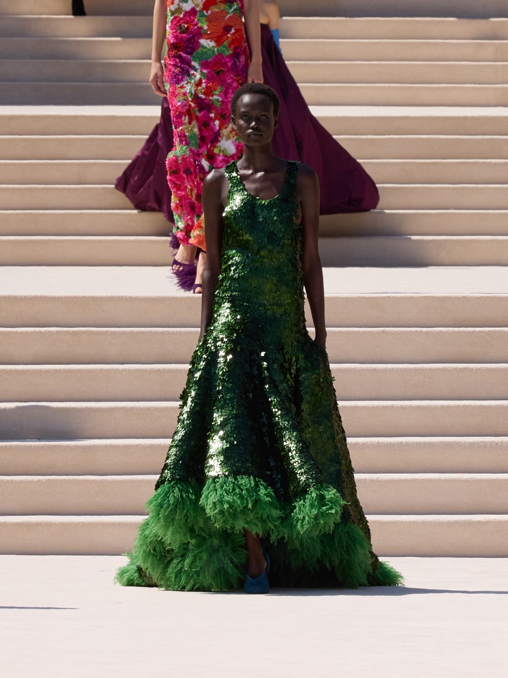 Balenciaga vuelve a su costura clásica, pero con un twist