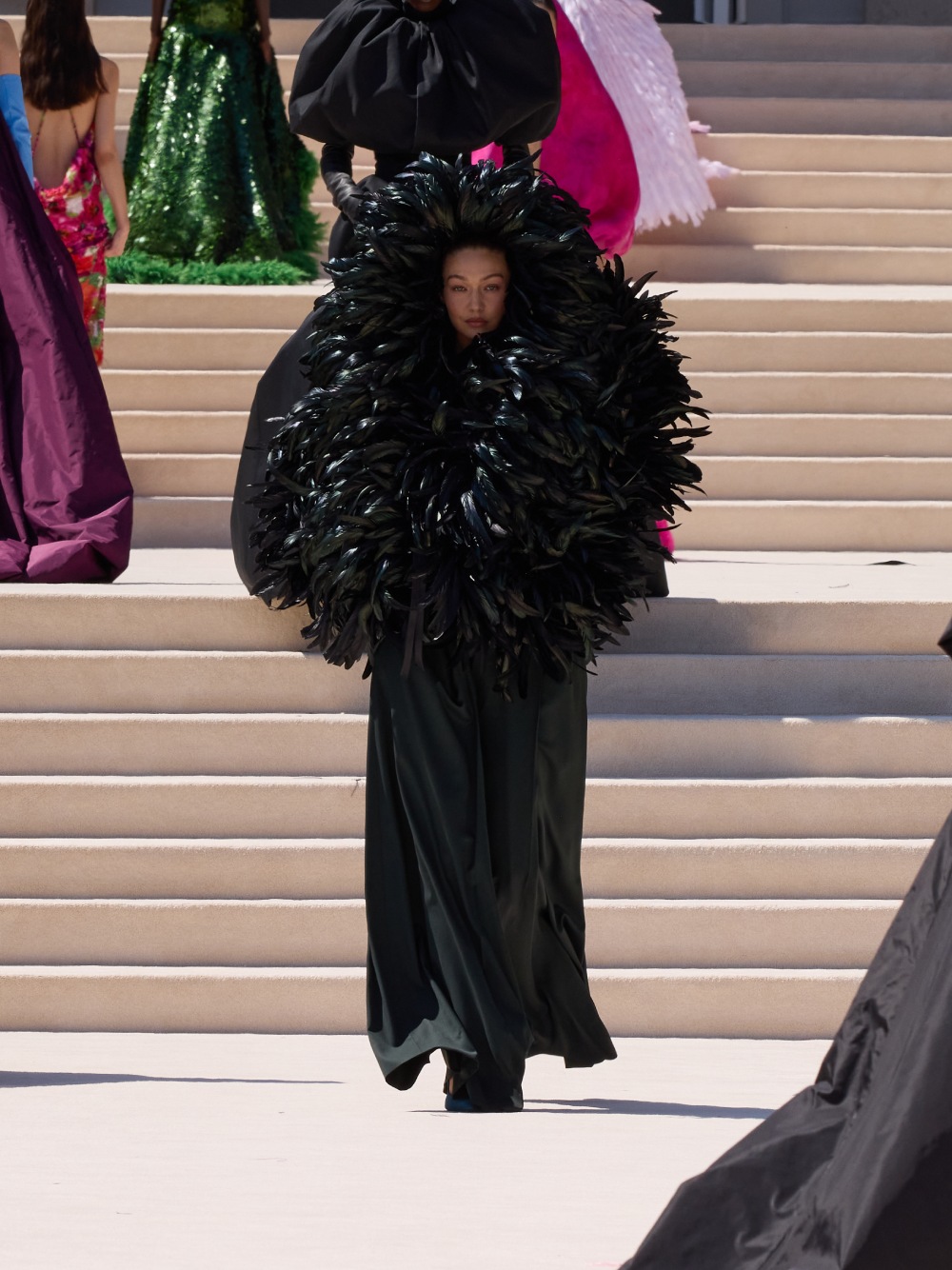 Balenciaga vuelve a su costura clásica, pero con un twist