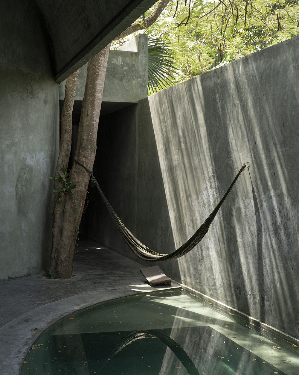 Casa Gruta: austeridad brutalista con alma de cenote