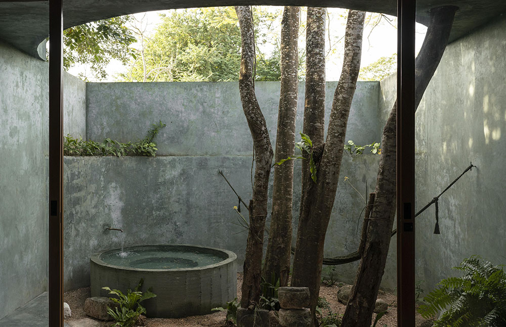 Casa Gruta: austeridad brutalista con alma de cenote