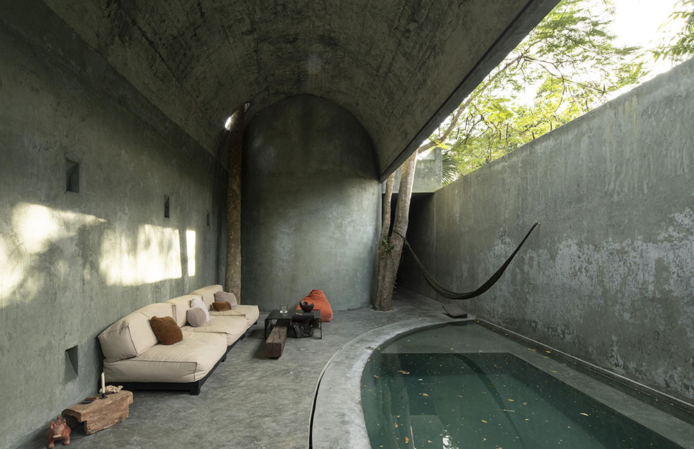 Casa Gruta: austeridad brutalista con alma de cenote