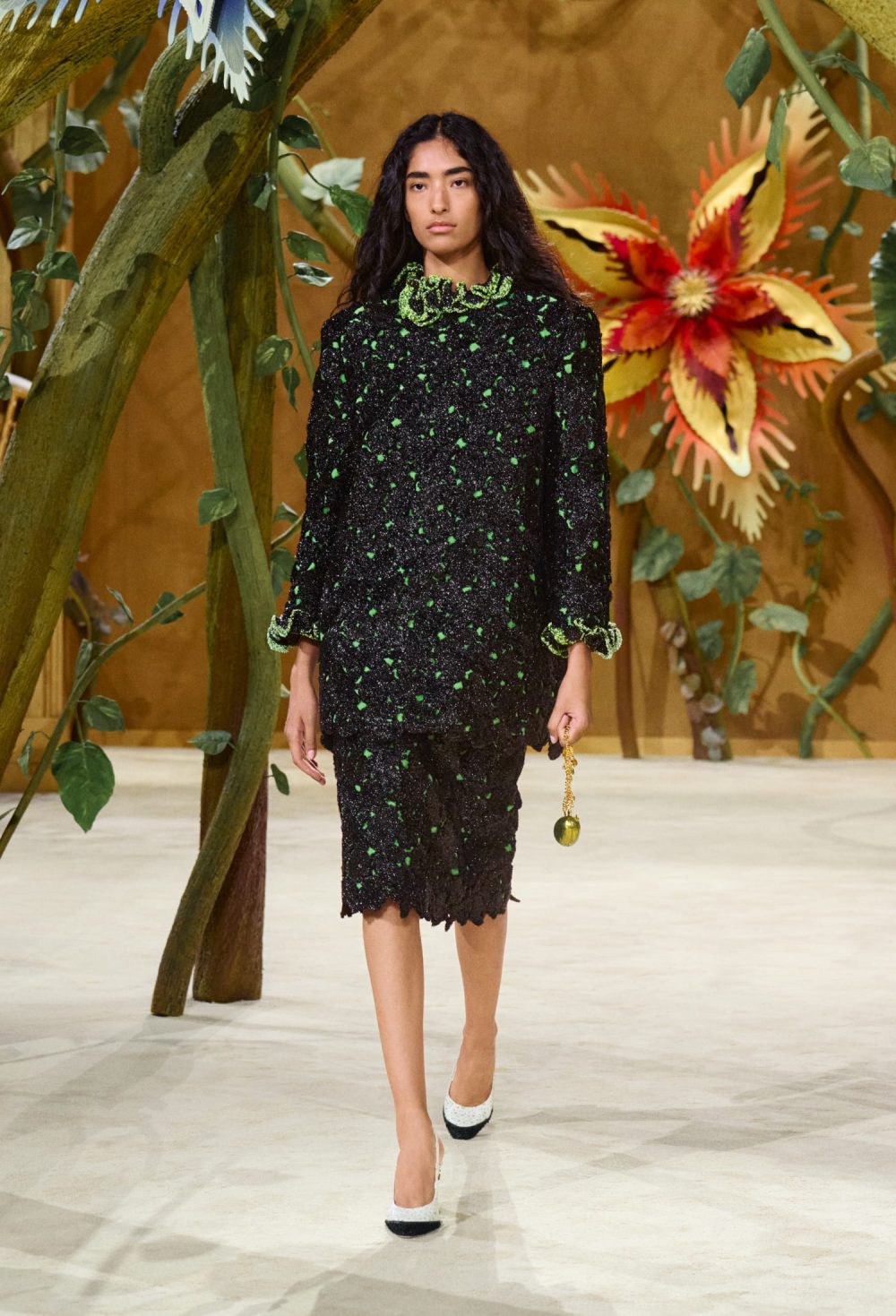 Matthieu Blazy juega con fantasía para Chanel Alta Costura