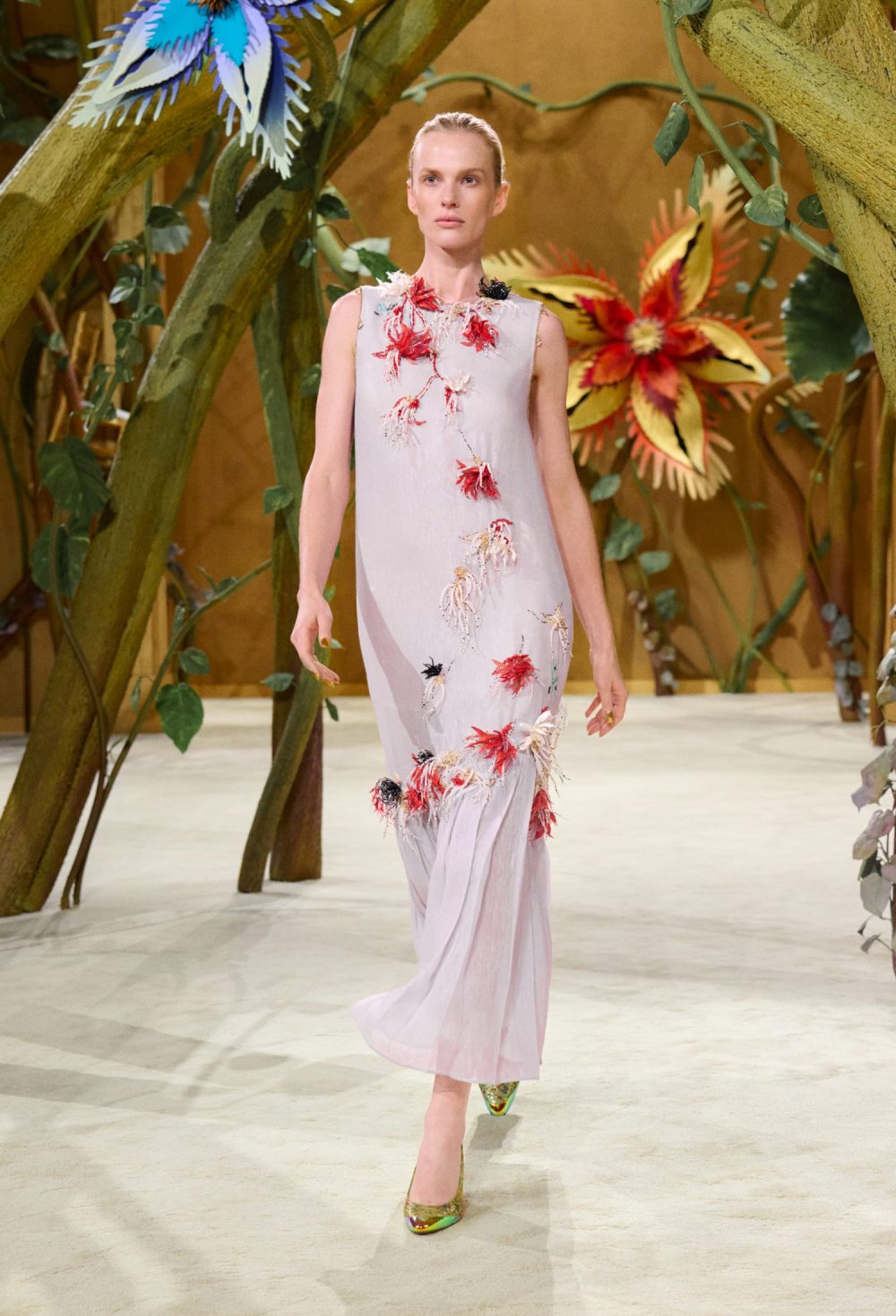 Matthieu Blazy juega con fantasía para Chanel Alta Costura