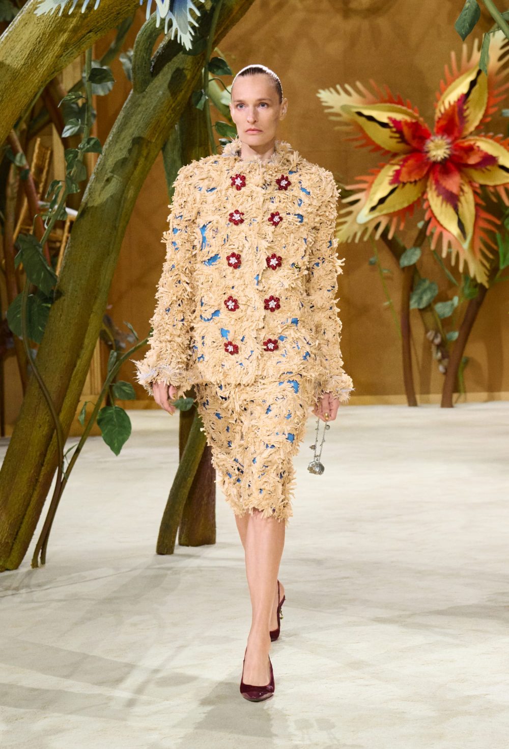 Matthieu Blazy juega con fantasía para Chanel Alta Costura