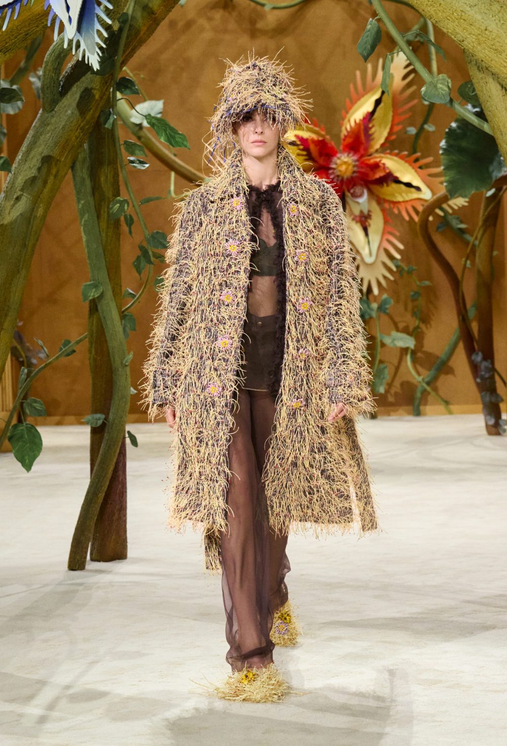 Matthieu Blazy juega con fantasía para Chanel Alta Costura