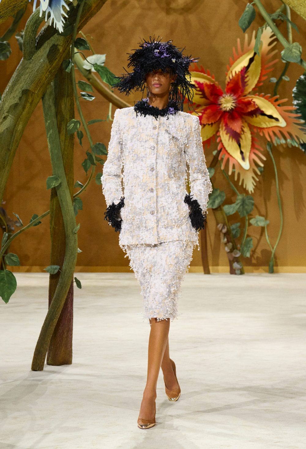 Matthieu Blazy juega con fantasía para Chanel Alta Costura
