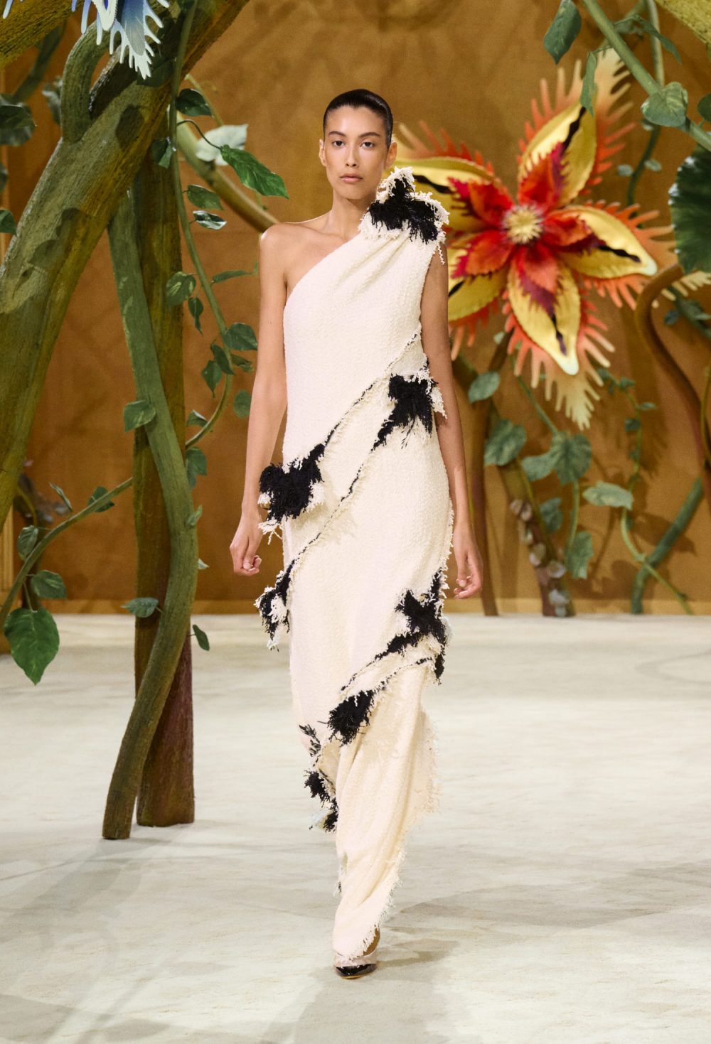 Matthieu Blazy juega con fantasía para Chanel Alta Costura