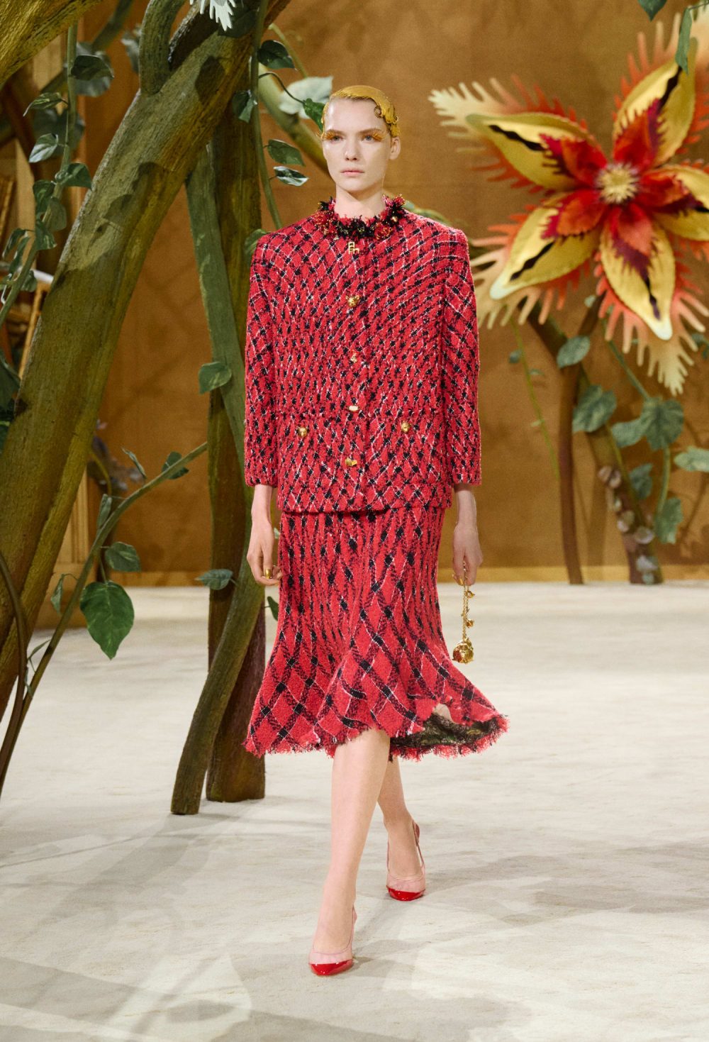 Matthieu Blazy juega con fantasía para Chanel Alta Costura