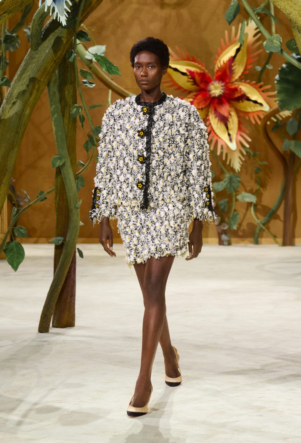 Matthieu Blazy juega con fantasía para Chanel Alta Costura