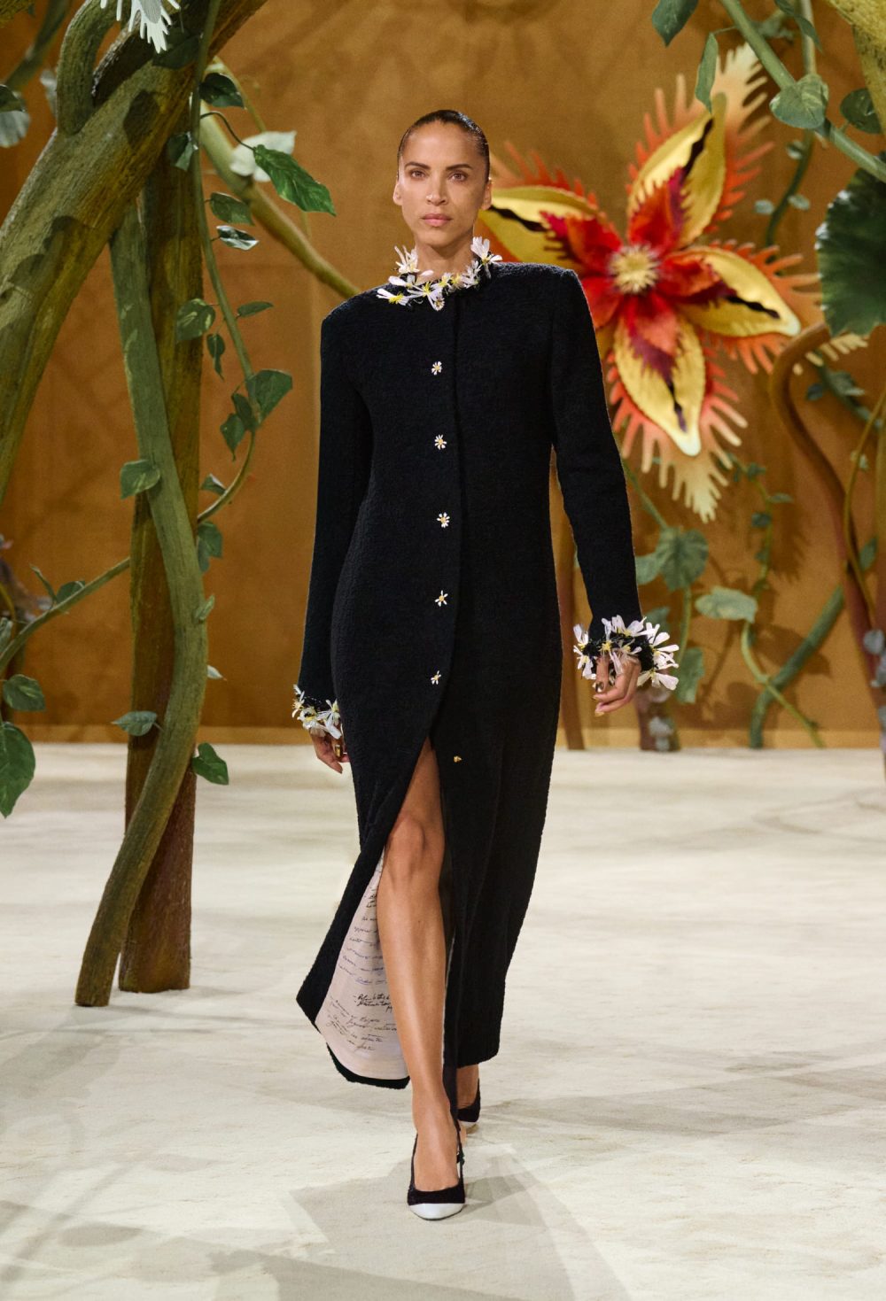 Matthieu Blazy juega con fantasía para Chanel Alta Costura
