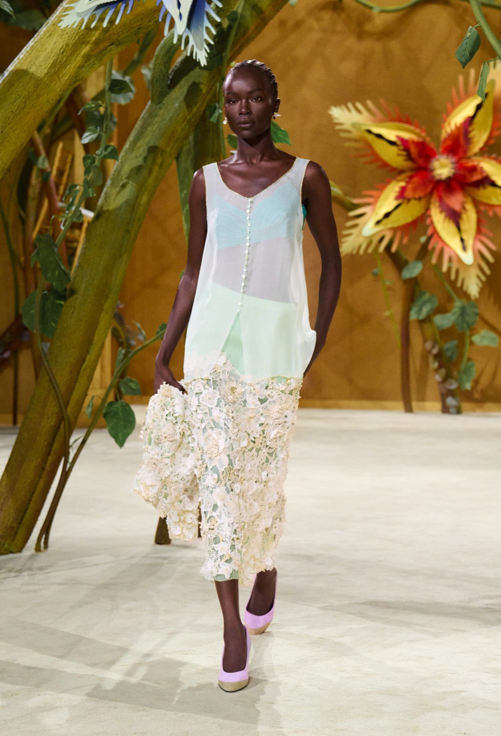 Matthieu Blazy juega con fantasía para Chanel Alta Costura