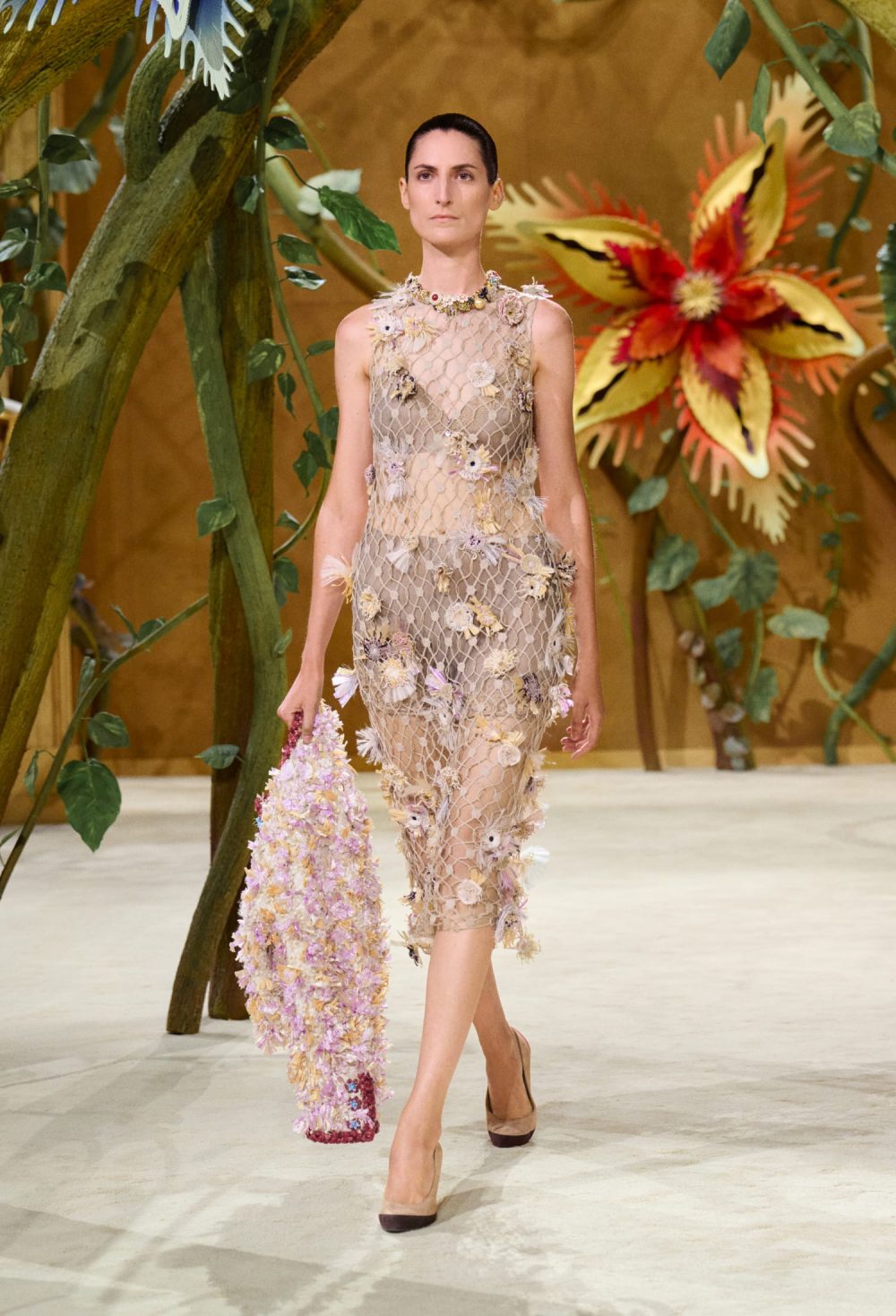 Matthieu Blazy juega con fantasía para Chanel Alta Costura