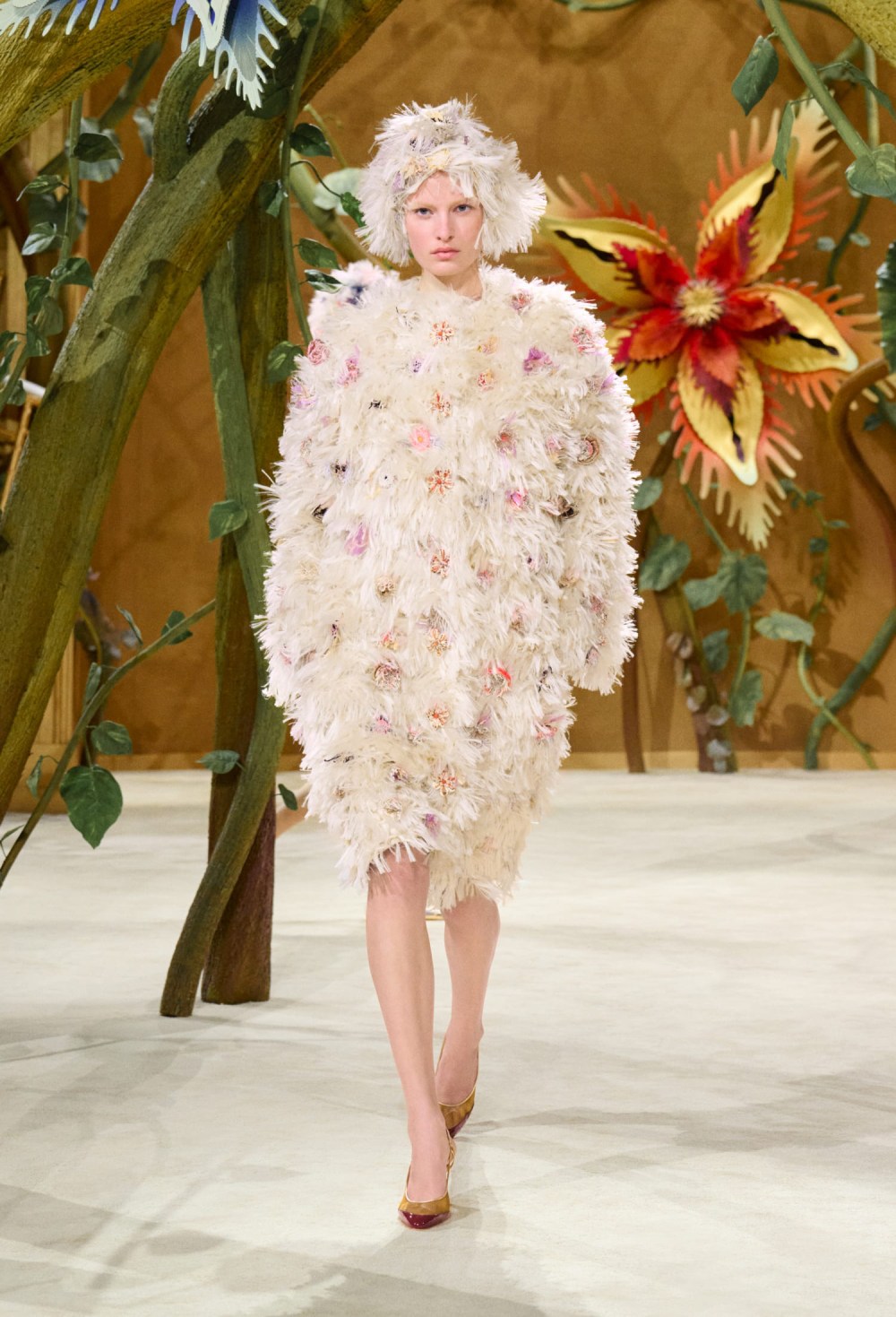 Matthieu Blazy juega con fantasía para Chanel Alta Costura