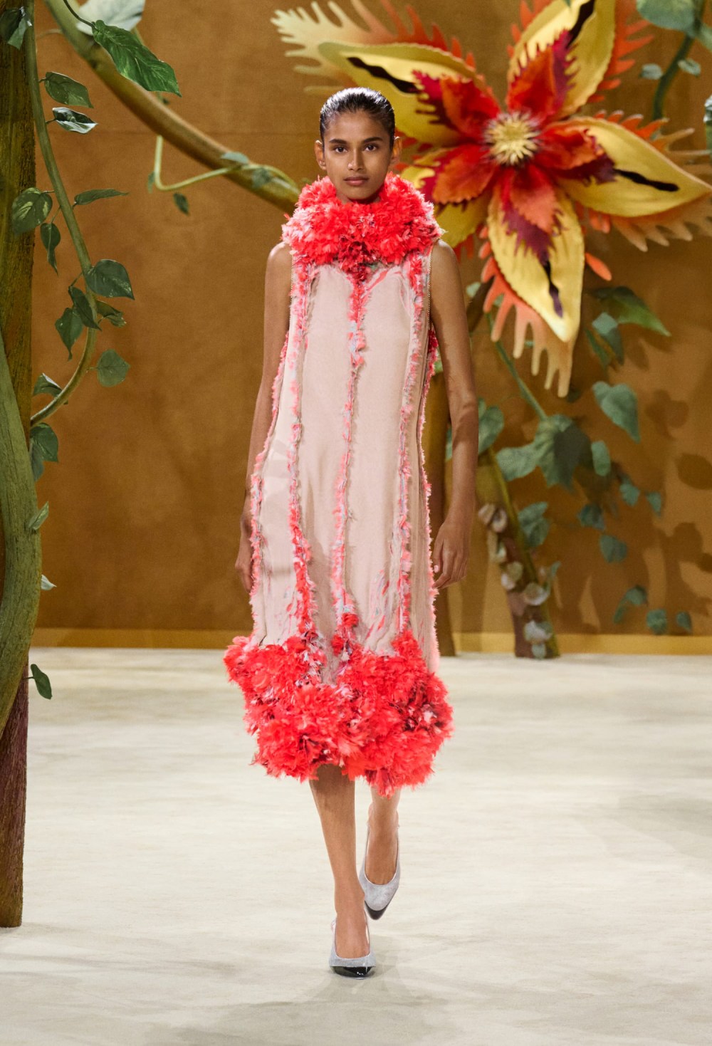 Matthieu Blazy juega con fantasía para Chanel Alta Costura