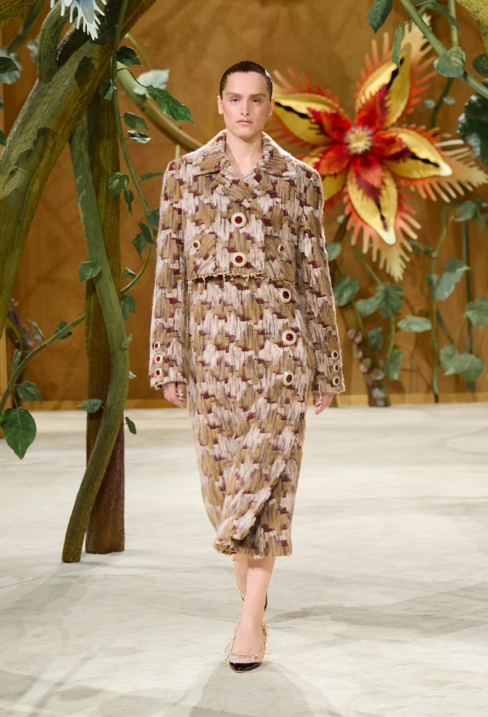 Matthieu Blazy juega con fantasía para Chanel Alta Costura