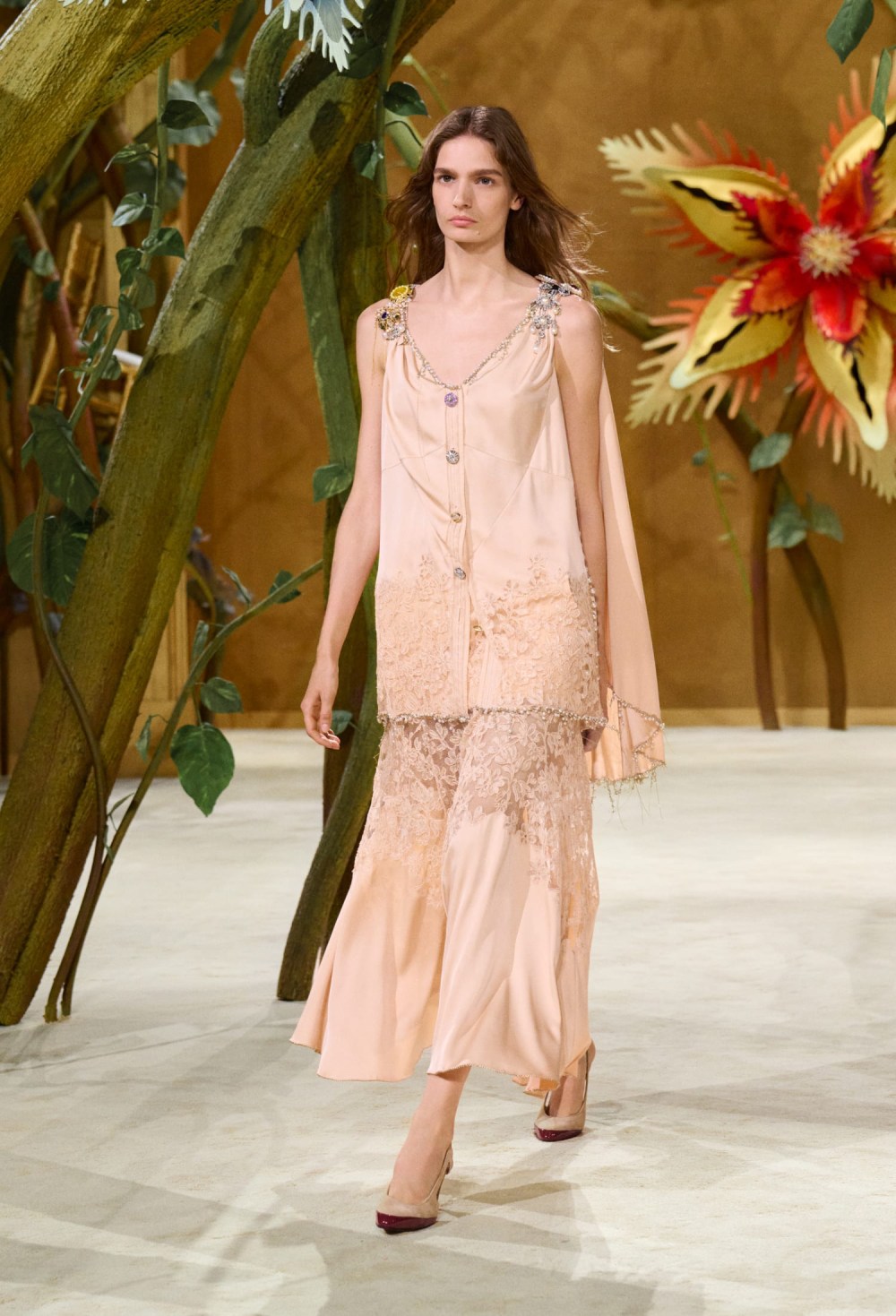 Matthieu Blazy juega con fantasía para Chanel Alta Costura