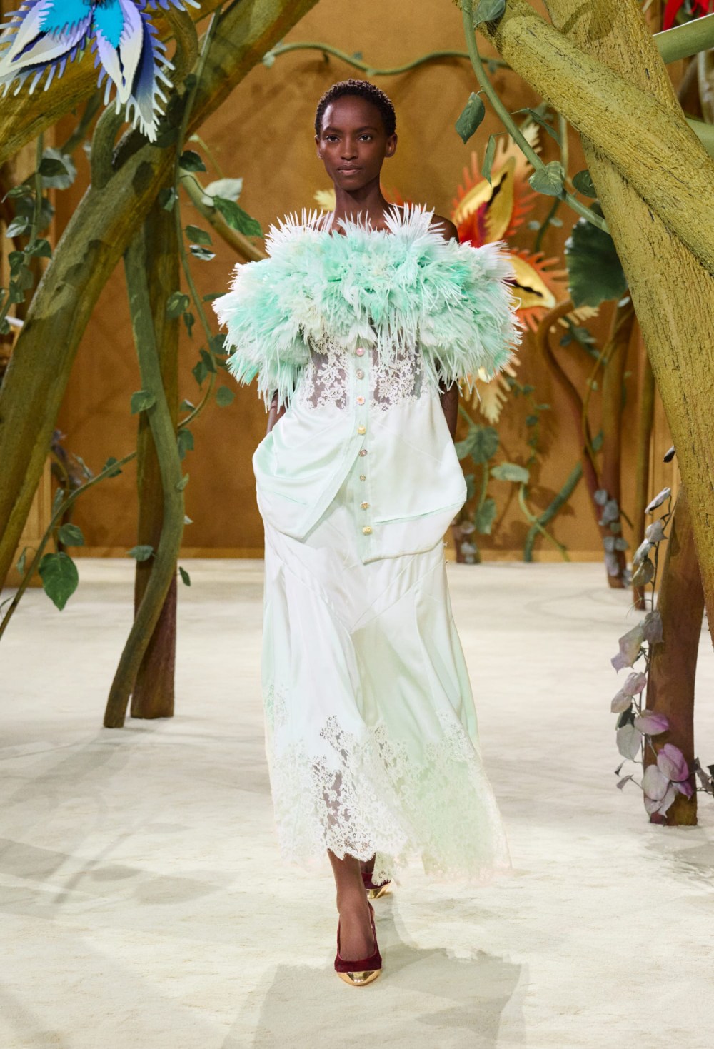 Matthieu Blazy juega con fantasía para Chanel Alta Costura