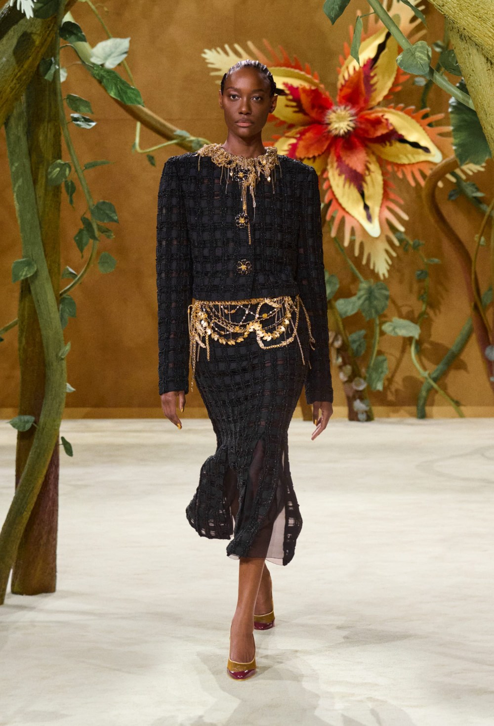 Matthieu Blazy juega con fantasía para Chanel Alta Costura
