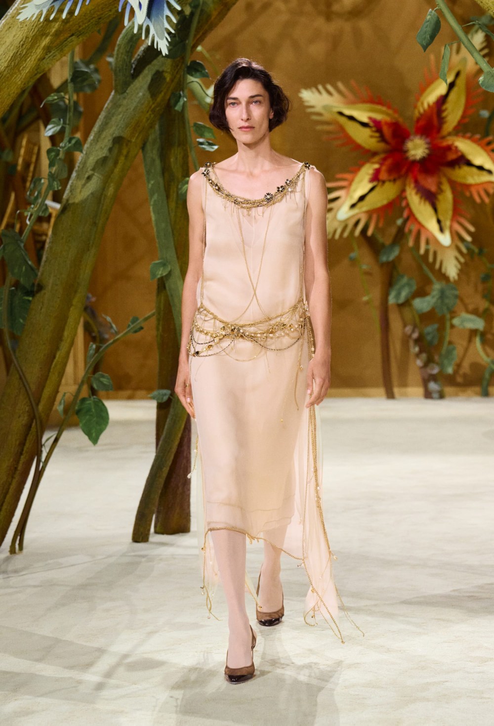Matthieu Blazy juega con fantasía para Chanel Alta Costura