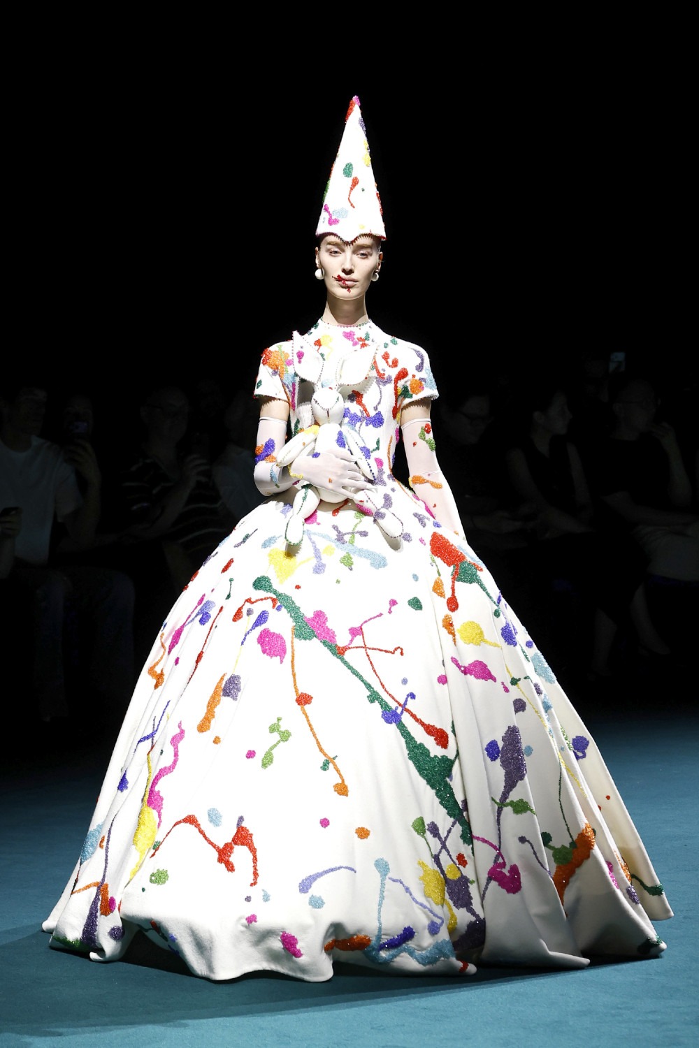 Robert Wun FW26: transforma la infancia en alta costura