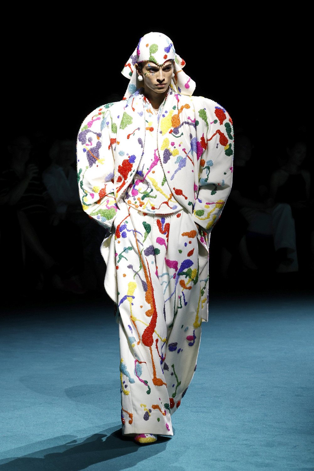 Robert Wun FW26: transforma la infancia en alta costura