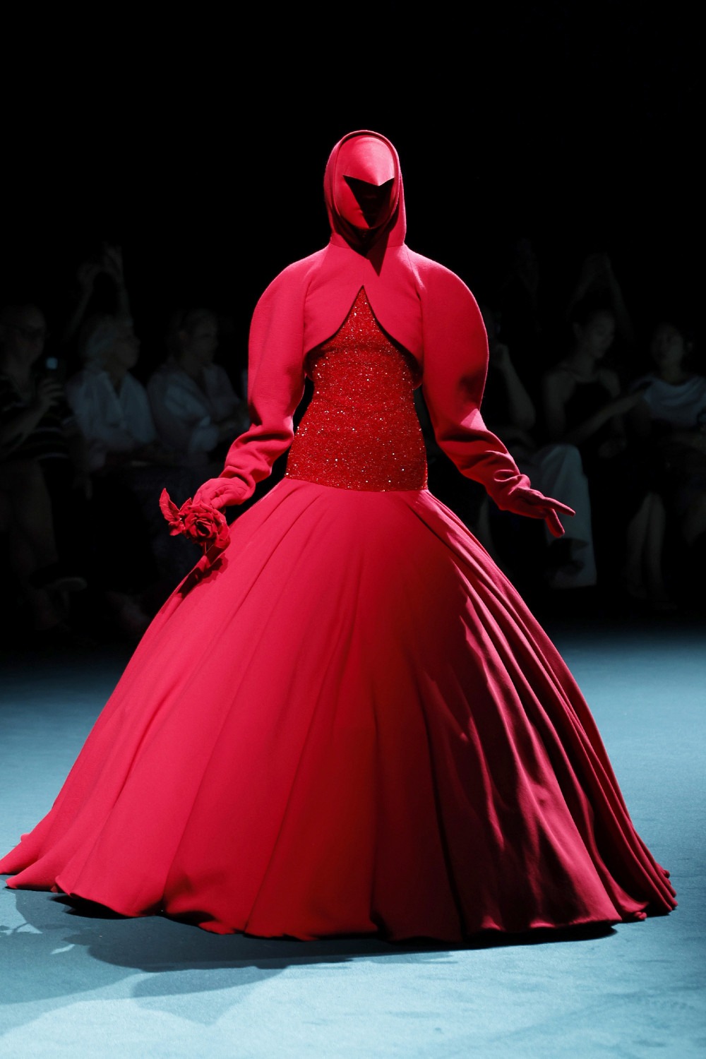 Robert Wun FW26: transforma la infancia en alta costura