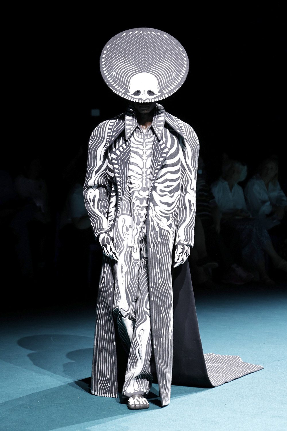 Robert Wun FW26: transforma la infancia en alta costura