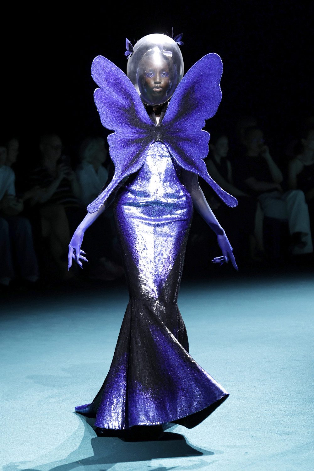 Robert Wun FW26: transforma la infancia en alta costura