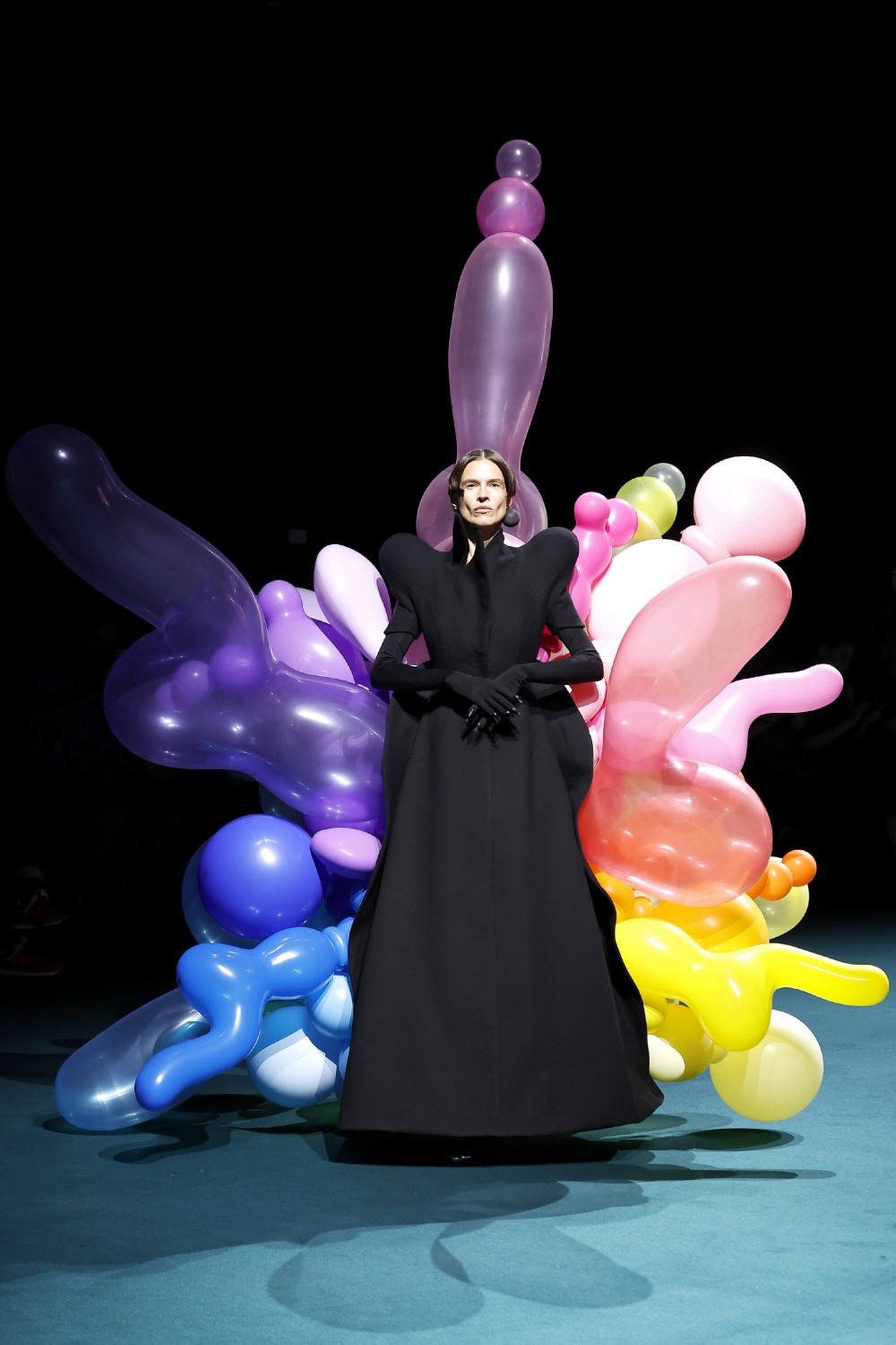 Robert Wun FW26: transforma la infancia en alta costura