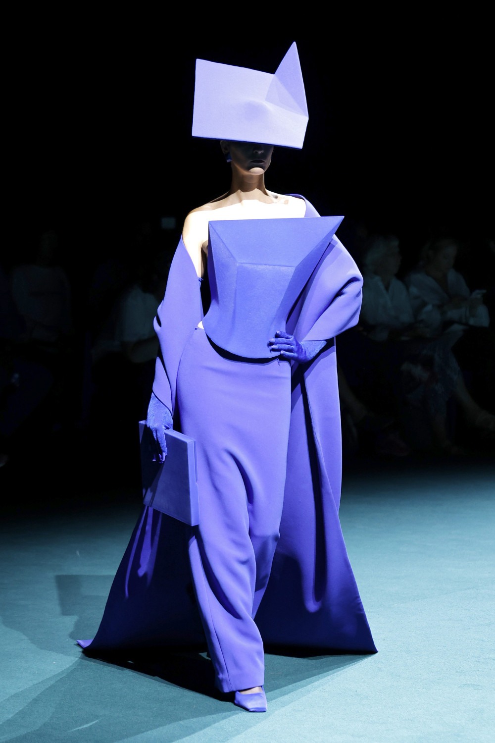 Robert Wun FW26: transforma la infancia en alta costura