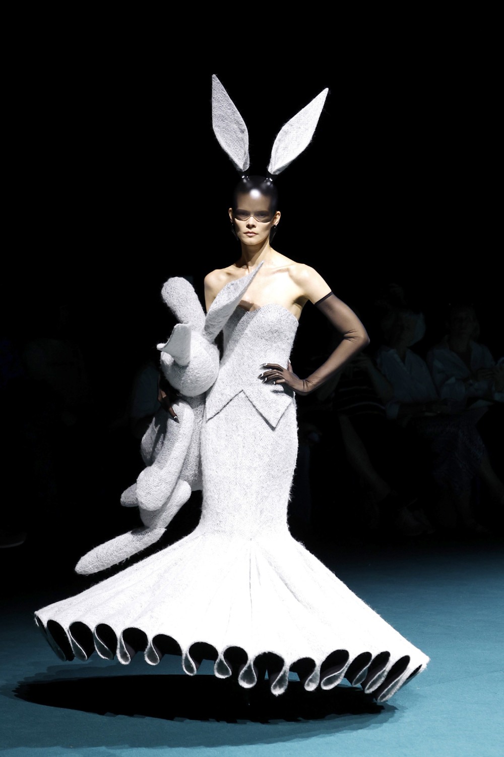 Robert Wun FW26: transforma la infancia en alta costura