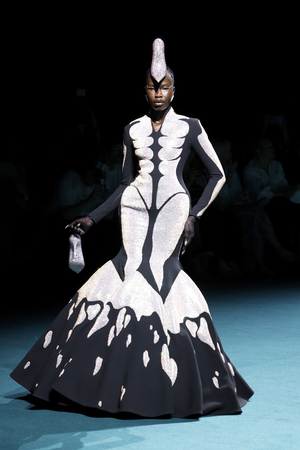 Robert Wun FW26: transforma la infancia en alta costura