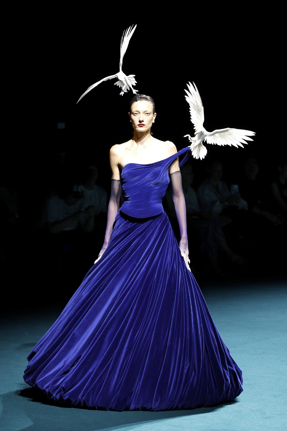 Robert Wun FW26: transforma la infancia en alta costura