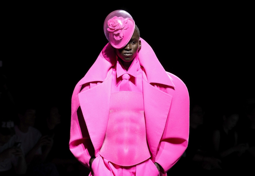 Robert Wun FW26: transforma la infancia en alta costura