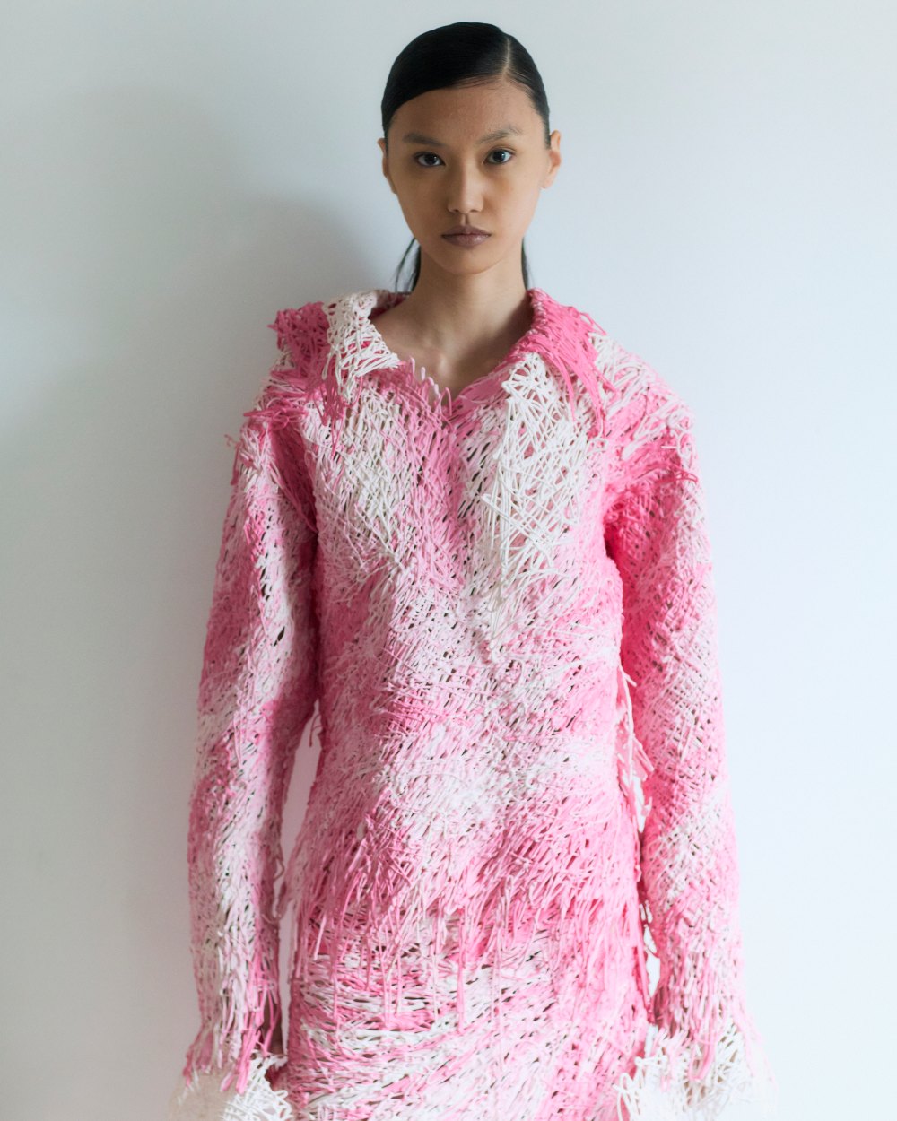 Kasia Kucharska SS27 convierte el engaño en moda con látex