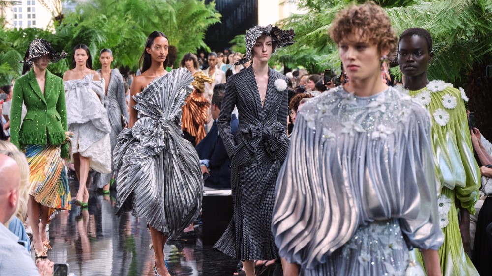 Dior explora el puente entre escultura y Alta Costura