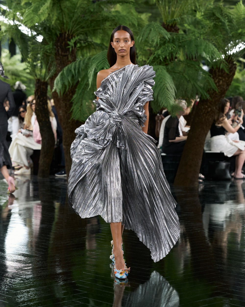Dior explora el puente entre escultura y Alta Costura