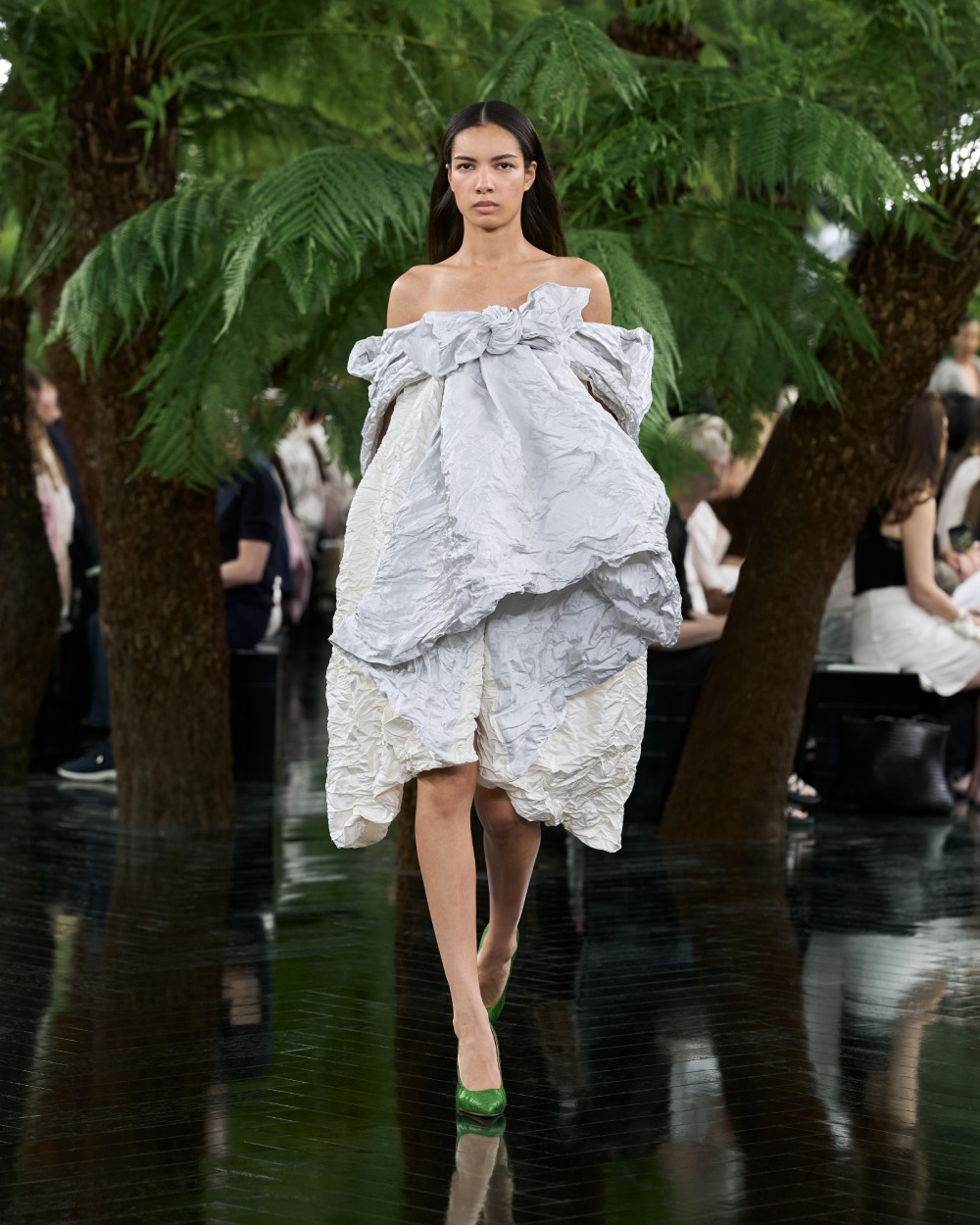 Dior explora el puente entre escultura y Alta Costura