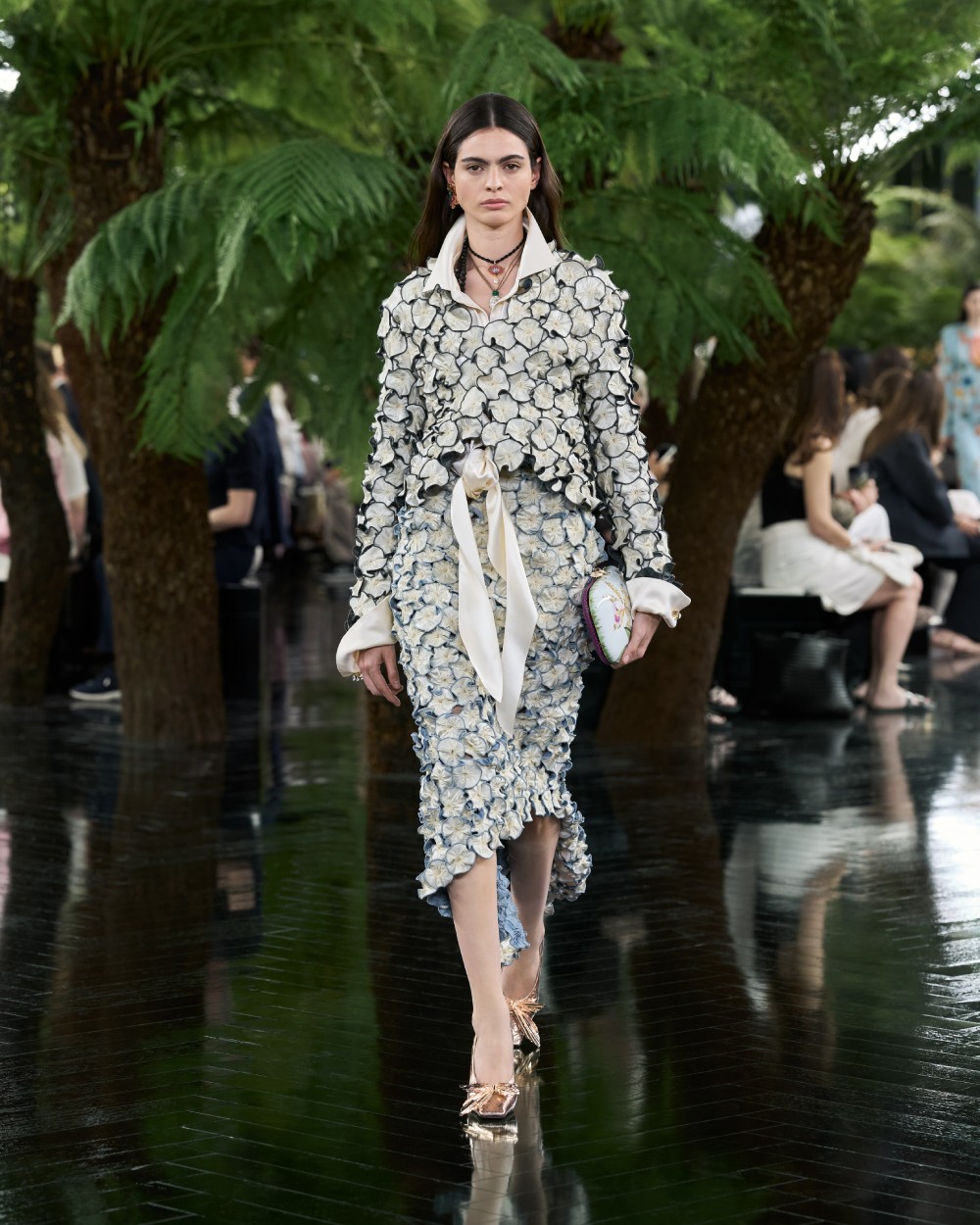 Dior explora el puente entre escultura y Alta Costura