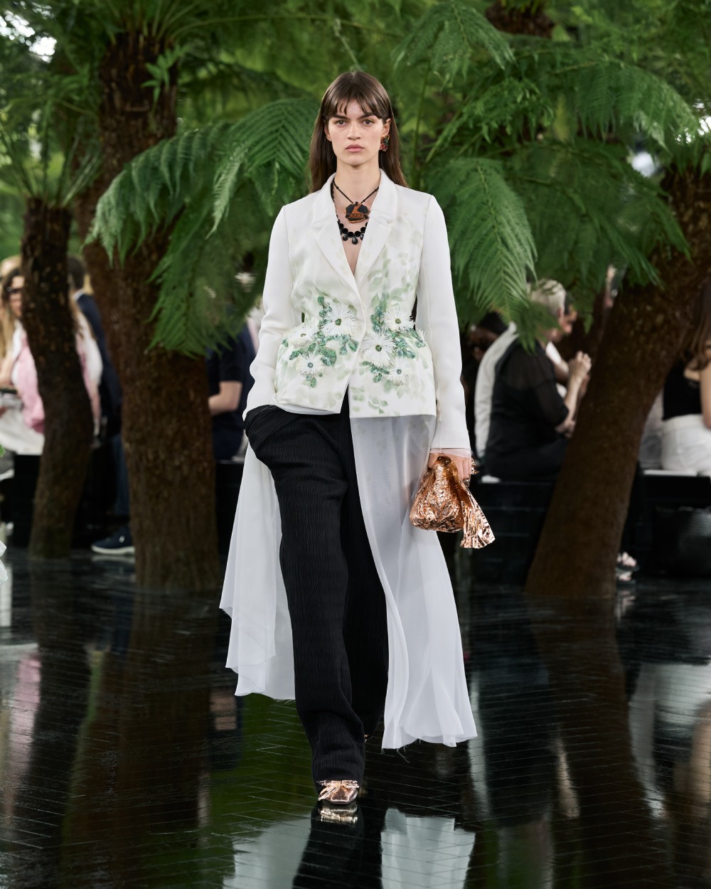 Dior explora el puente entre escultura y Alta Costura