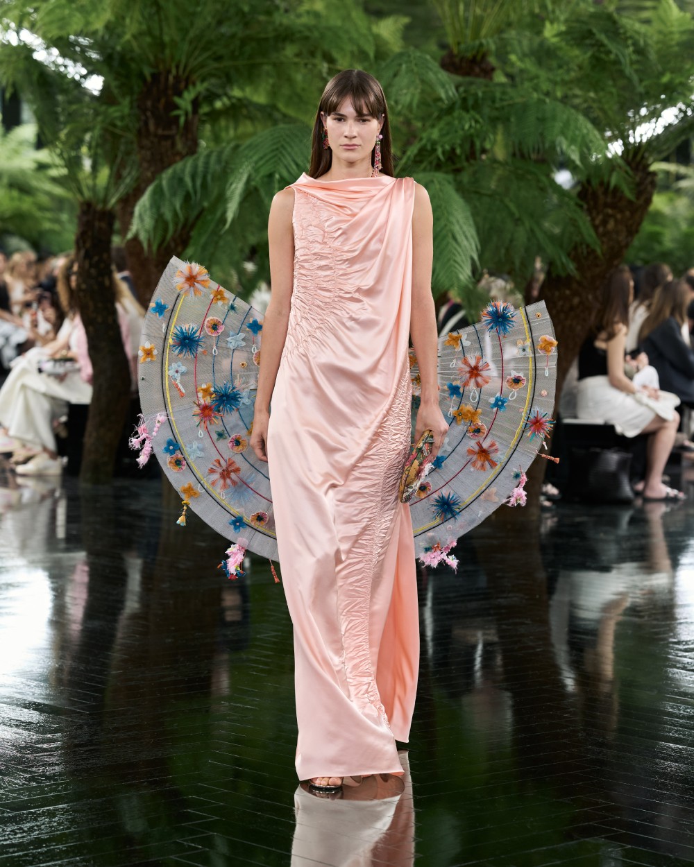 Dior explora el puente entre escultura y Alta Costura