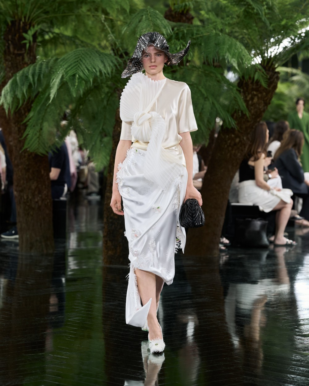 Dior explora el puente entre escultura y Alta Costura