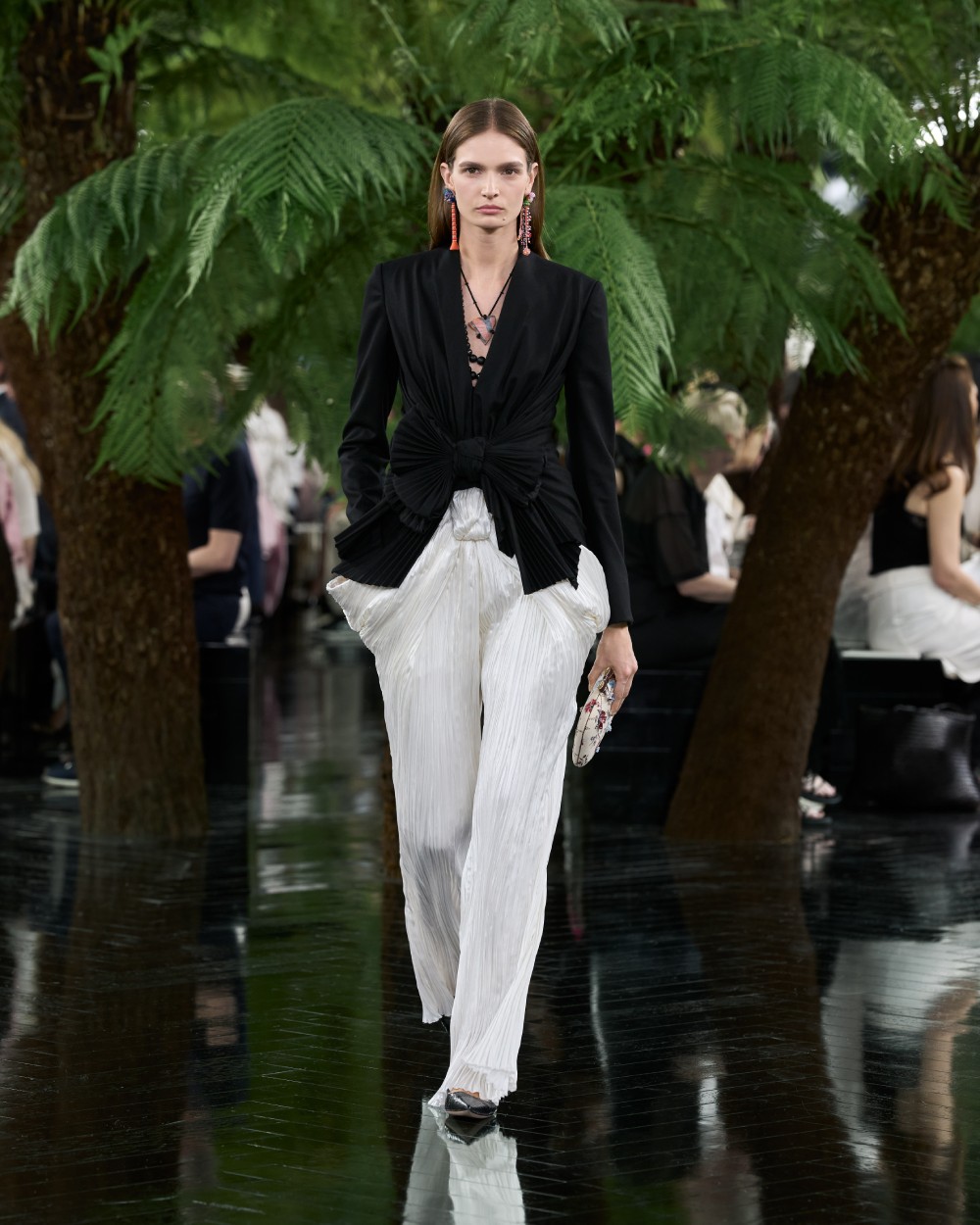 Dior explora el puente entre escultura y Alta Costura