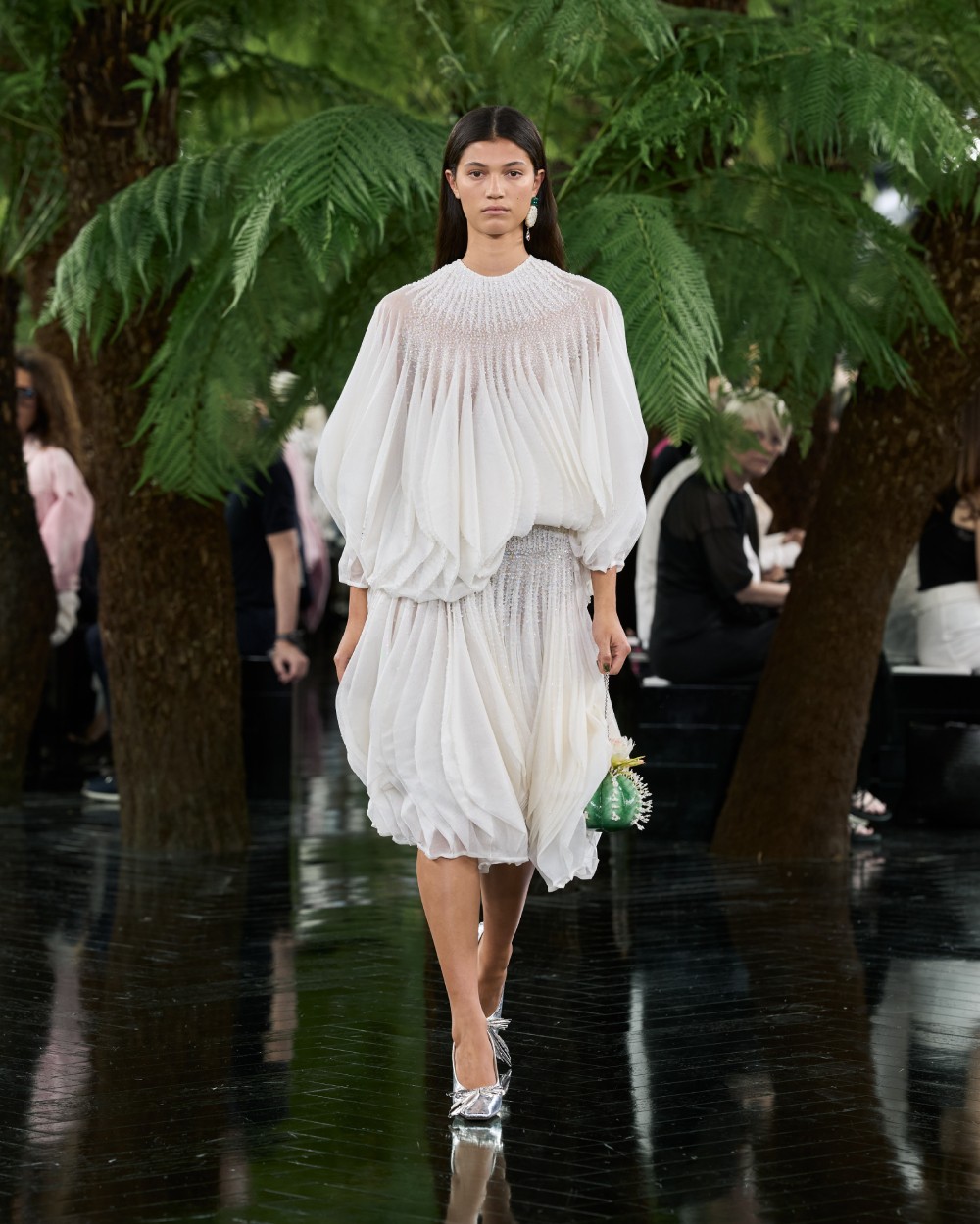 Dior explora el puente entre escultura y Alta Costura