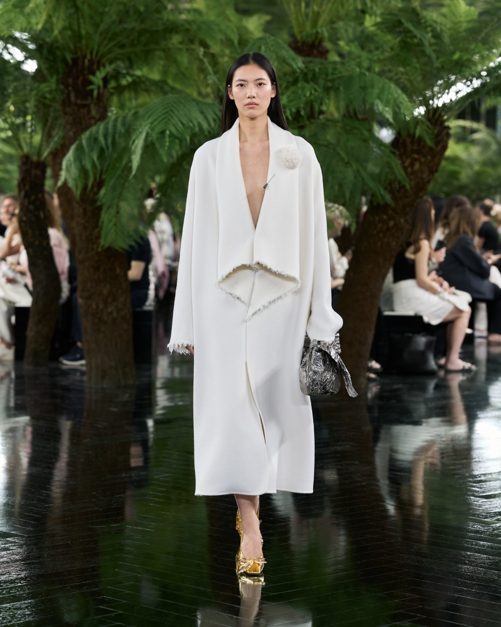 Dior explora el puente entre escultura y Alta Costura