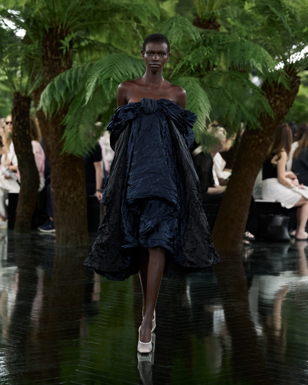 Dior explora el puente entre escultura y Alta Costura